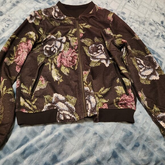 Lululemon jacket - Picture 10 of 13